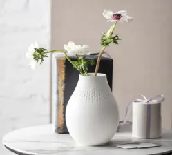 Vase manufacture collier blanc